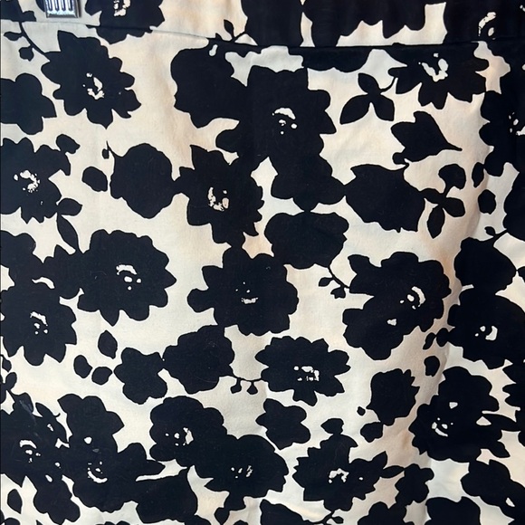 Loft Floral Black and White Floral Skirt size 6 - Picture 7 of 12